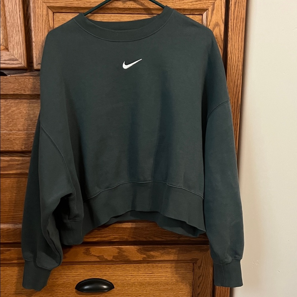 Nike Women's green oversized crew neck sweatshirt